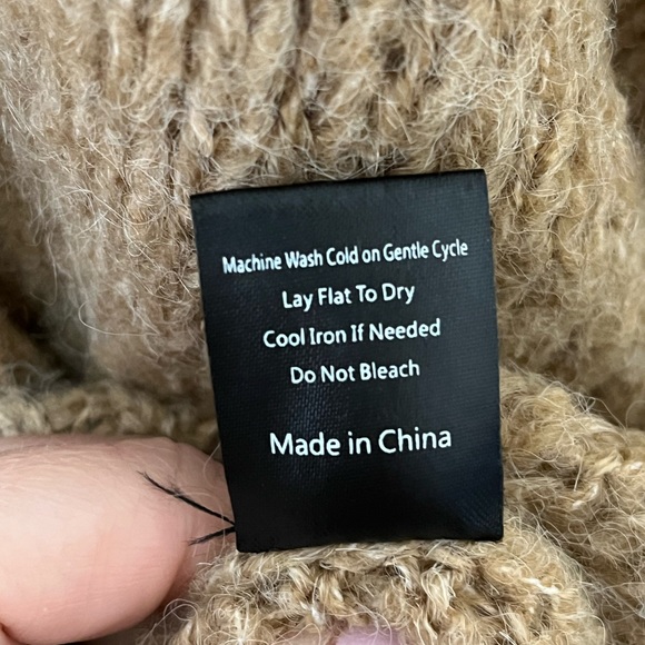 POL Fuzzy Knit Drop Shoulder Crew Neck Sweater Tan Size Medium - Picture 7 of 7